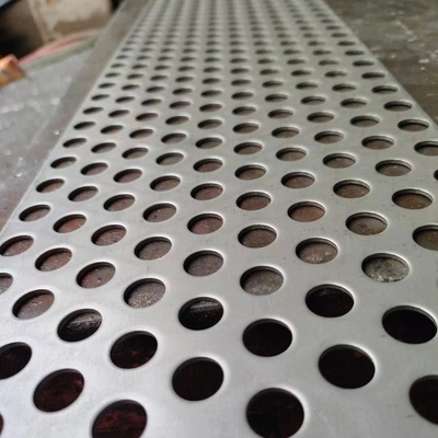 Perforiertes Edelstahlblech der Klasse 304 Metallblech 0,5-3,0 mm Loch 0,5-10 mm