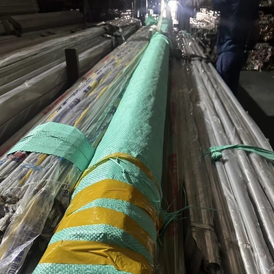 ASTM A554 201 geschweißtes Rohr 25*0,8*6000mm 320 Grit Spiegel poliertes Edelstahlrohr